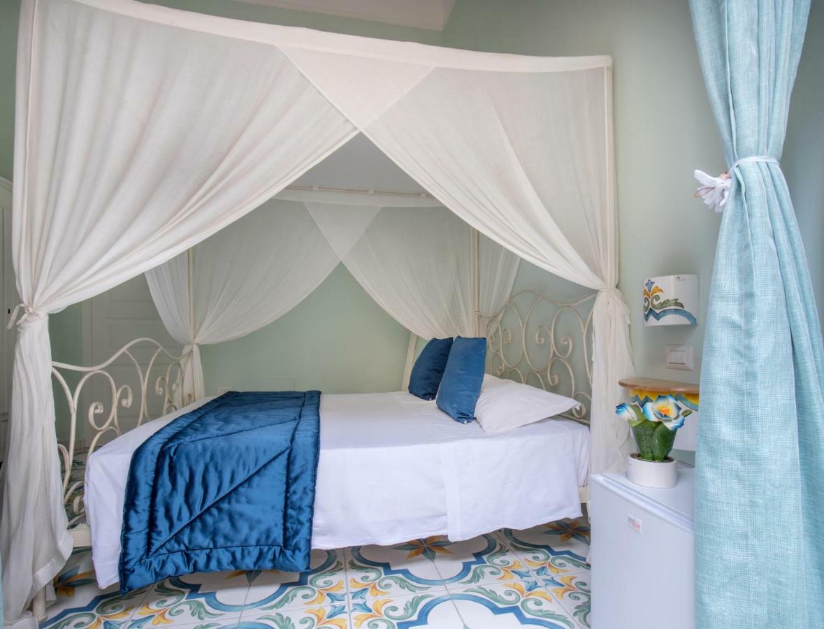 Regina Elena Bed & Breakfast Napoli Ngoại thất bức ảnh